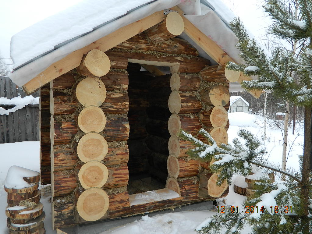 Туалет из бревна для дачи